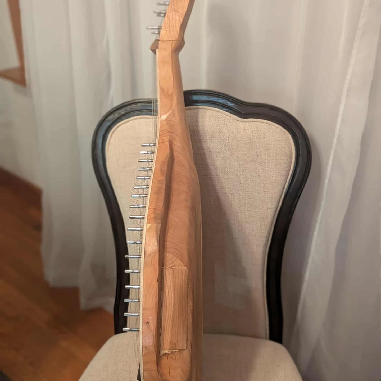 Finished folk bandura side profile